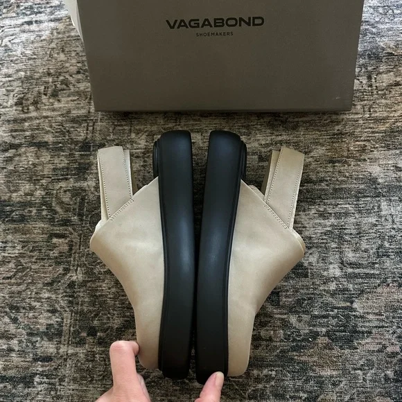 Vagabond Tan and Black Clogs - Picture 5 of 11